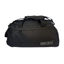 Indlæs billede til gallerivisning Sort fitness taske med gråt logo til både damer og mænd, lavet af genbrugsplast.