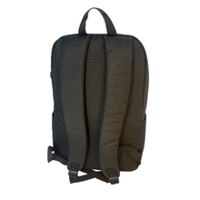 Indlæs billede til gallerivisning Sort back pack består af 100 % genbrugsplast.