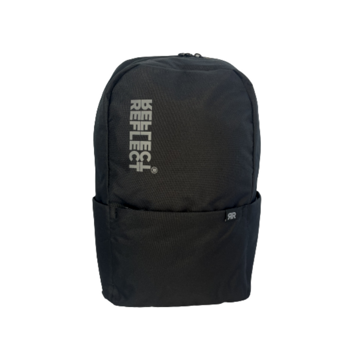 Miljøvenlig sort rygsæk af genanvendt plastik til kvinder, mænd og børn. Fungerer perfekt som skoletaske og studietaske.